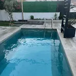 Akyarlarda Havuzlu Lueks Βίλα