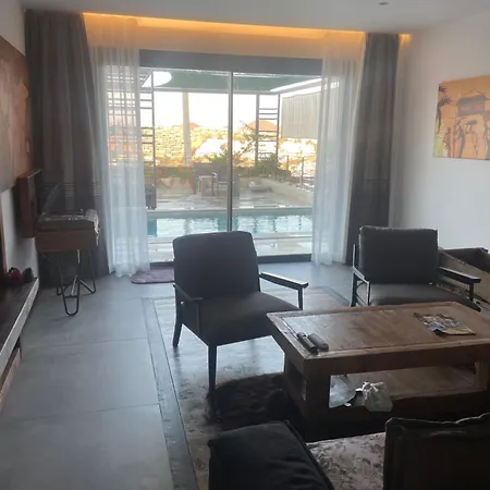 Havuzlu Ve Jakuzuli Lueks Villa