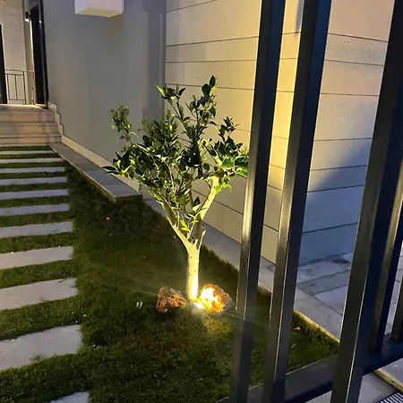 Havuzlu Ve Jakuzuli Lueks Villa