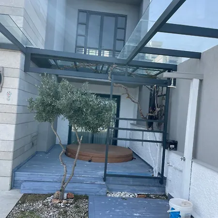 Villa Havuzlu Ve Jakuzuli Lueks