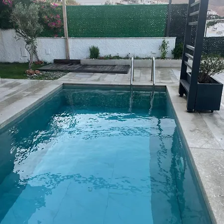 Havuzlu Ve Jakuzuli Lueks Villa