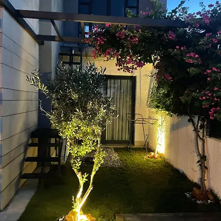 فيلة Akyarlarda Havuzlu Lueks