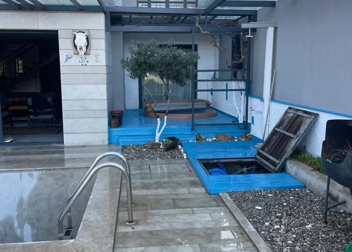 فيلة Akyarlarda Havuzlu Lueks